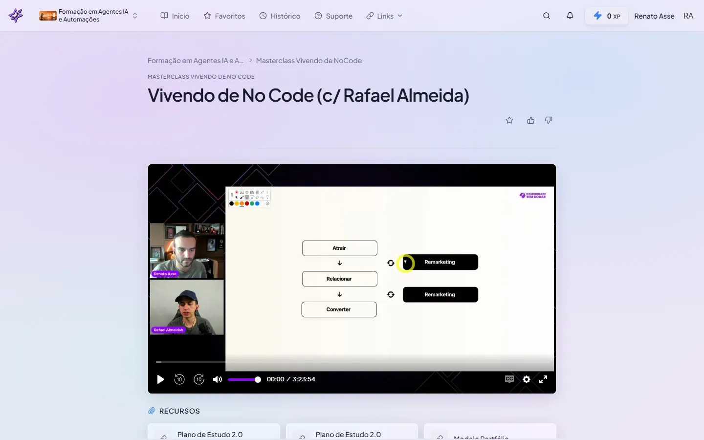 Masterclass Vivendo de No Code com Renato Asse e Rafael Almeida, mostrando funil Atrair, Relacionar e Converter na tela